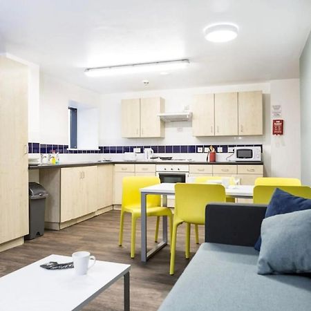 Small Double Ensuite Room Next To The City Centre Leeds  Exterior foto